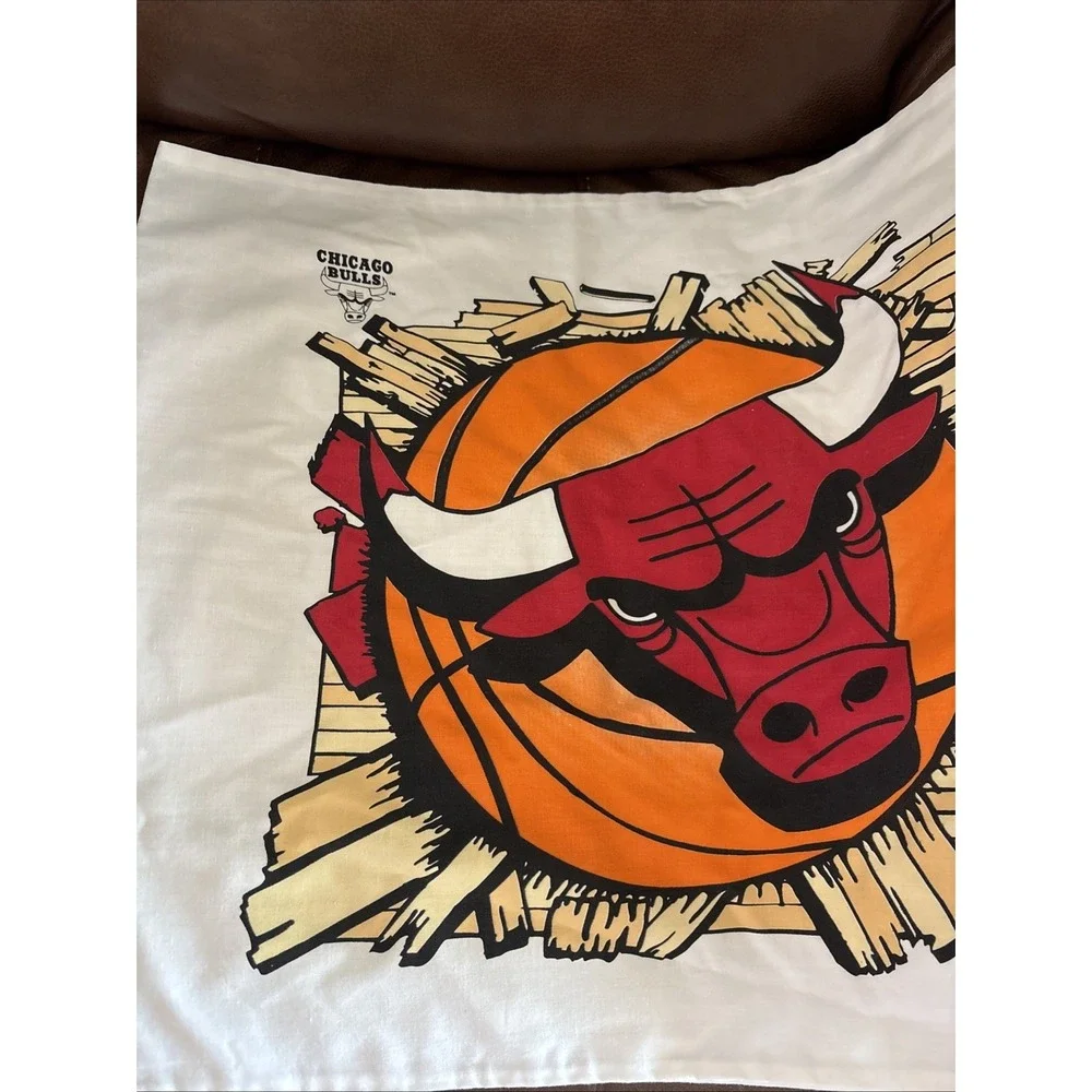 Vintage Chicago Bulls Pillowcase NBA 90's Michael Jordan Bedding Basketball